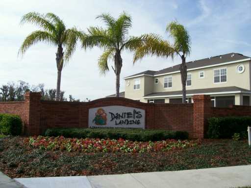 Building Photo - Daniels Landing End Unit Rental