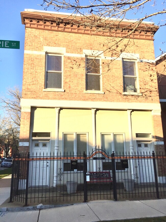 Building Photo - 2158 W Erie St Unit 1