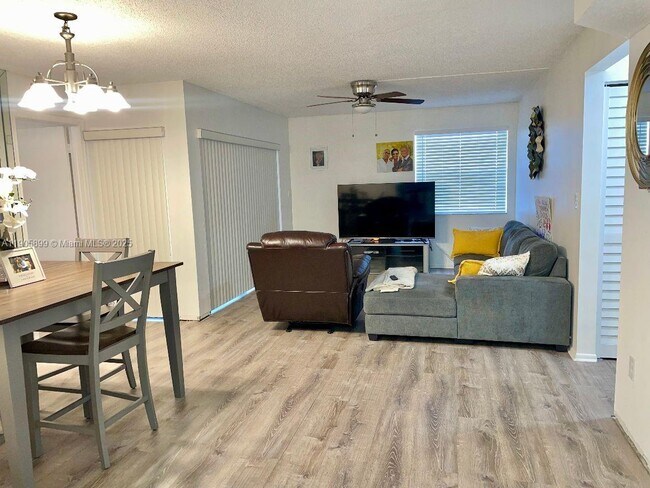 Photo - 20065 NE 3rd Ct Unit O3