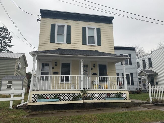 Building Photo - 9 James St