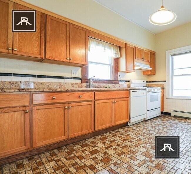 Building Photo - 5 bedroom in Brighton MA 02135 Rental