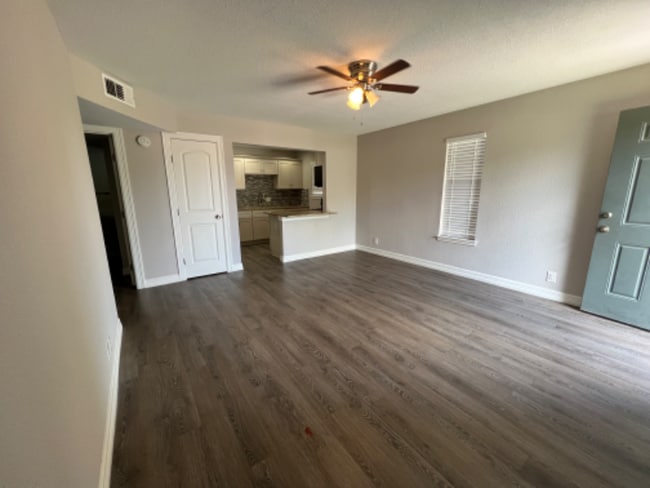 Photo - 1232 E Live Oak Rd