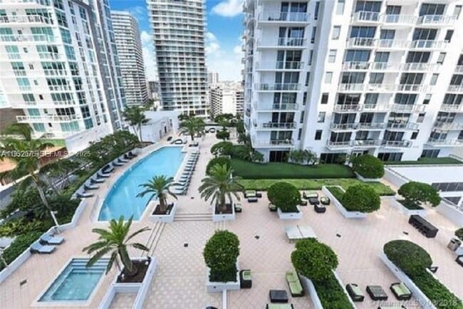 Building Photo - 1050 Brickell Ave Unit 3122