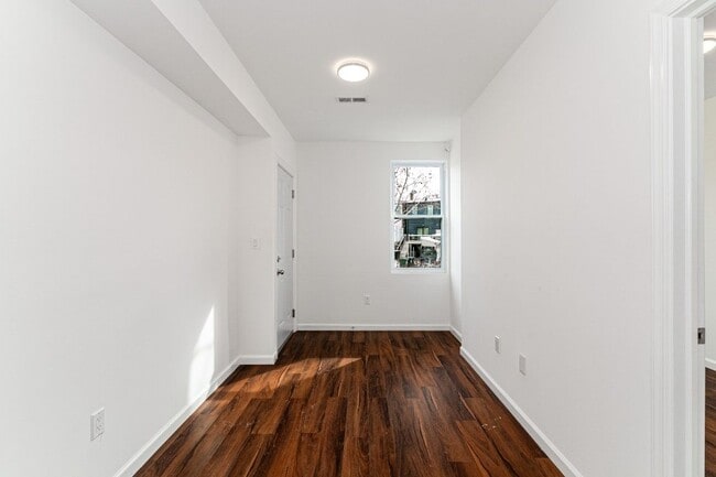 Photo - 1838 C St SE