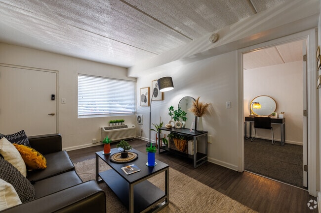 A2 - 1BR, 1BA - 540SF - Living Room