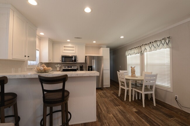 Photo - 6604 Lakewood Dr