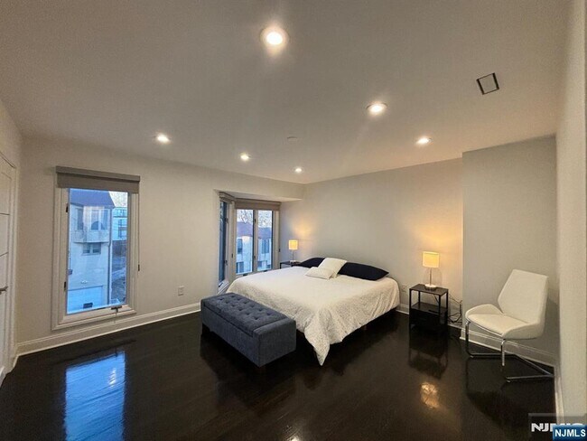 Photo - 20 Veterans Way