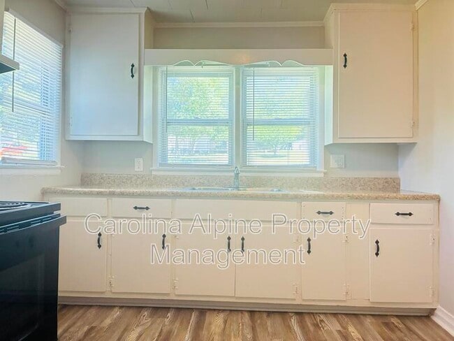 Photo - 313 E Gibbs St