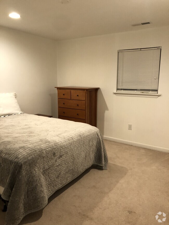 Large spacious bedroom nightstands lamps closet organizer included - 22572 Dunleigh Dr Unit B Rental