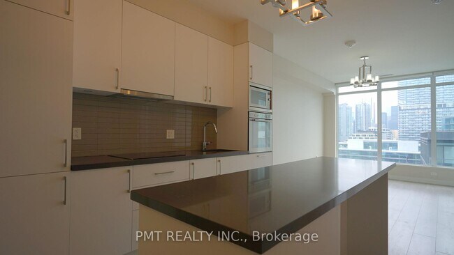 Photo - 27-1727 Bathurst St