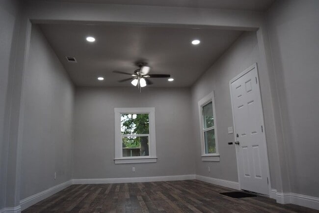 Photo - 2601 N Thorne Ave