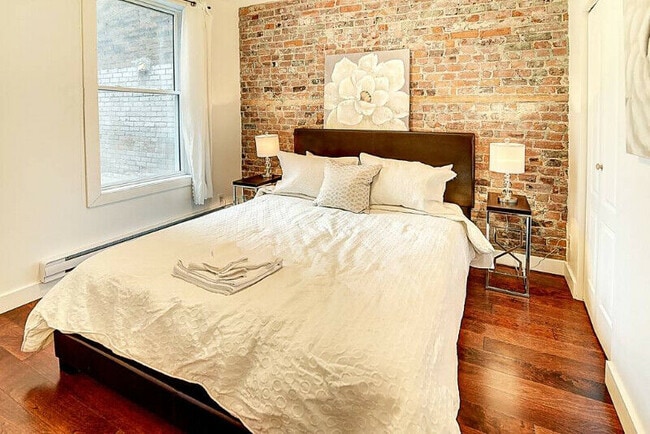 Building Photo - 4831 Rue Saint-Urbain