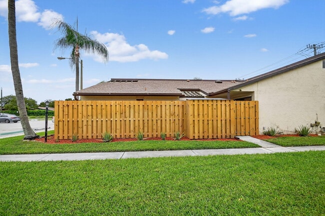 Building Photo - 2701 Waterview Cir Rental