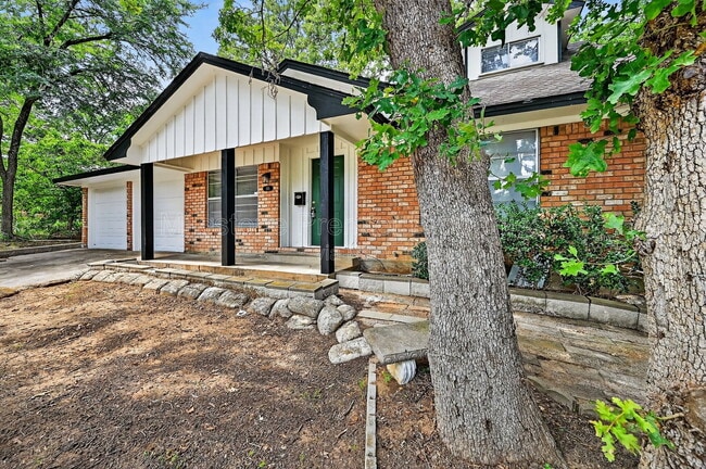 Photo - 105 E Ford St