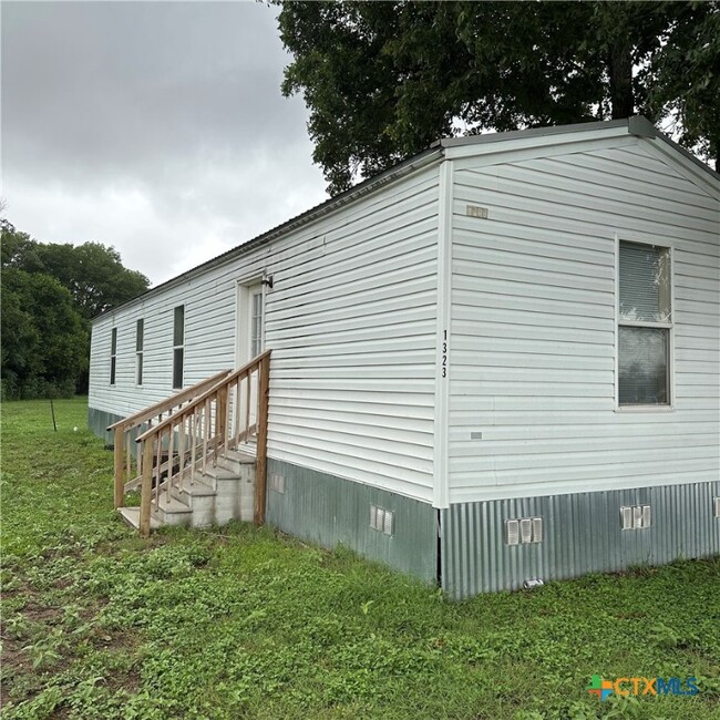 Building Photo - 1323 Harris Hill Rd Rental