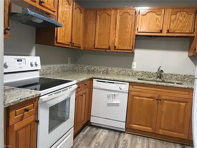 Photo - 5775 W Hastings Arch