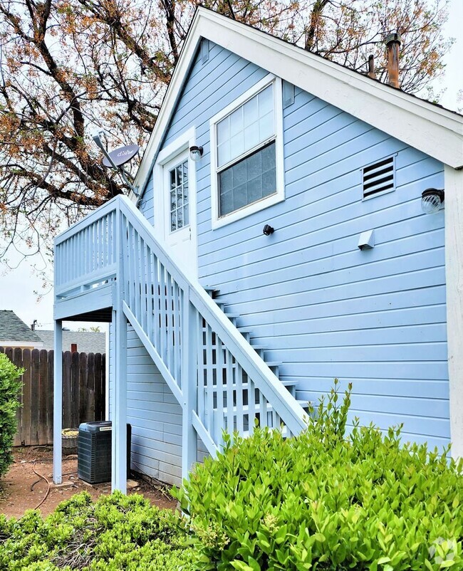 Building Photo - Lake Elsinore, 1 BR, 1 BA, Upstrs Apartmen... Rental