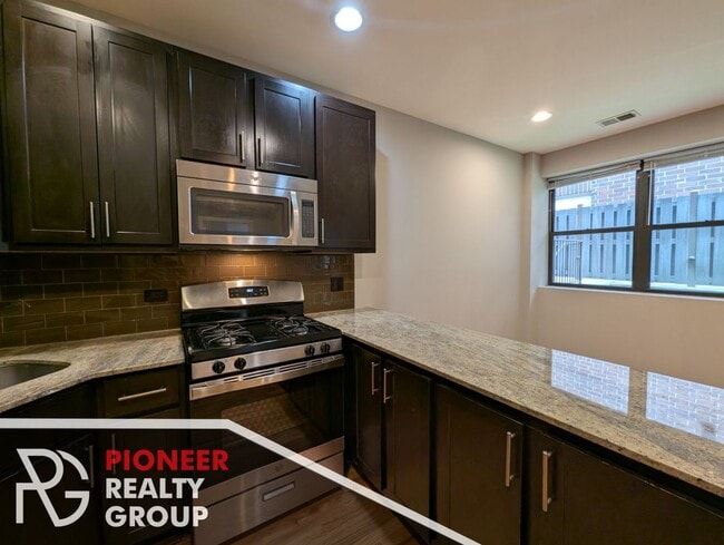 Photo - 4759 N Maplewood Ave Unit 208