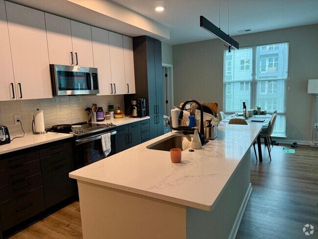 Building Photo - 450 Swann Ave Unit Ives #407 Rental