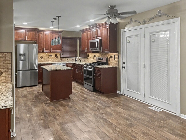 1213 Pennsbury Ln