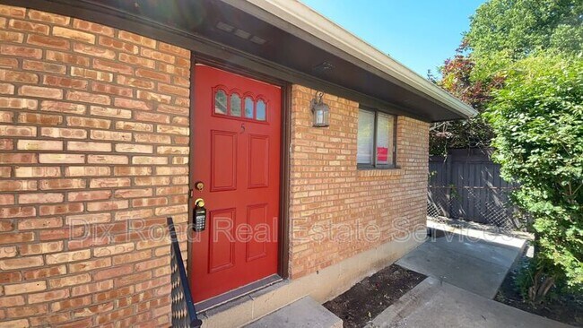 Building Photo - 5 N Sutphin St