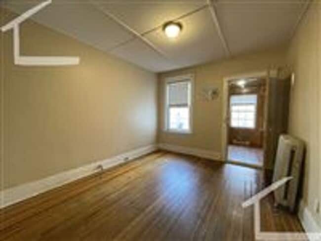 Photo - 196 Kelton St