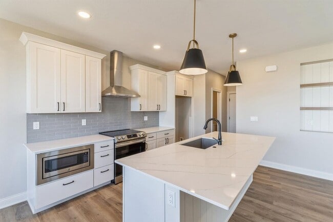 Photo - Spacious Modern Townhome at Hayden's Ridge!