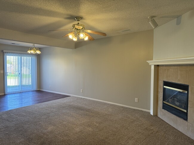 10634 N Locust Ct