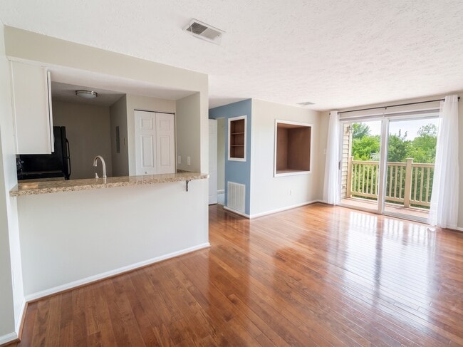 Photo - 823 Stratford Way