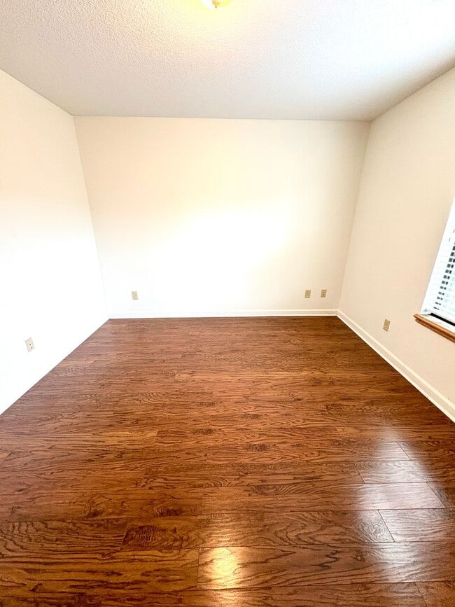 Photo - 5-Campbell Unit 538-2