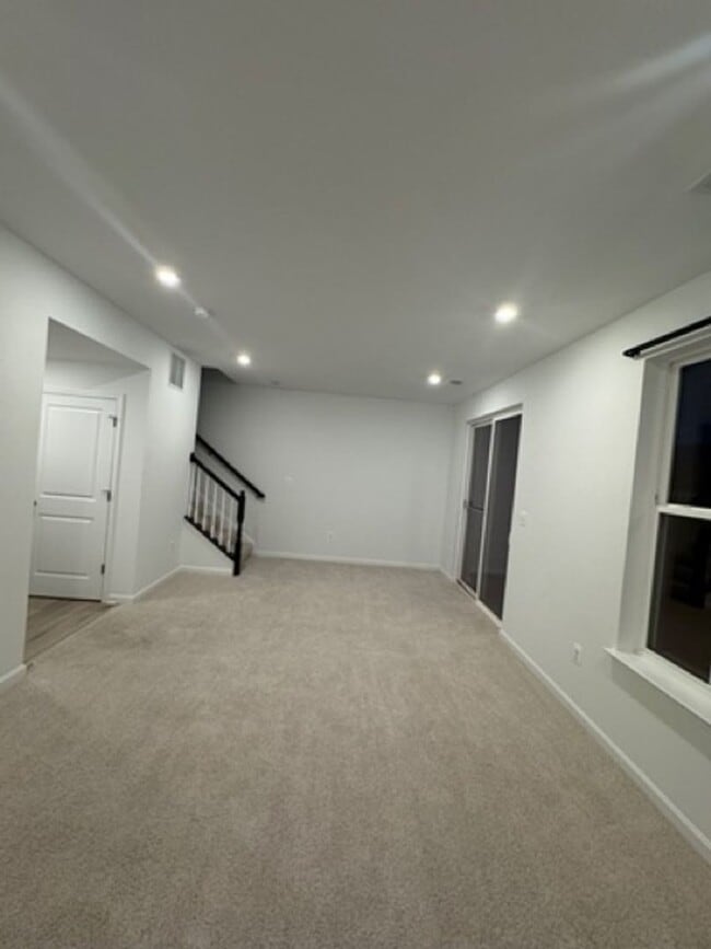 Photo - 208 Douglas Wy