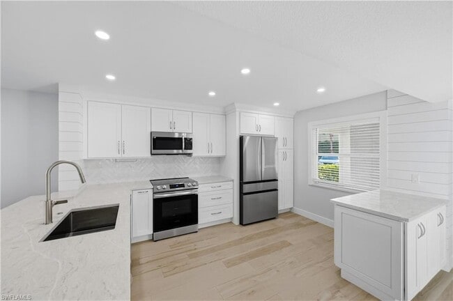 Photo - 1330 Derbyshire Ct