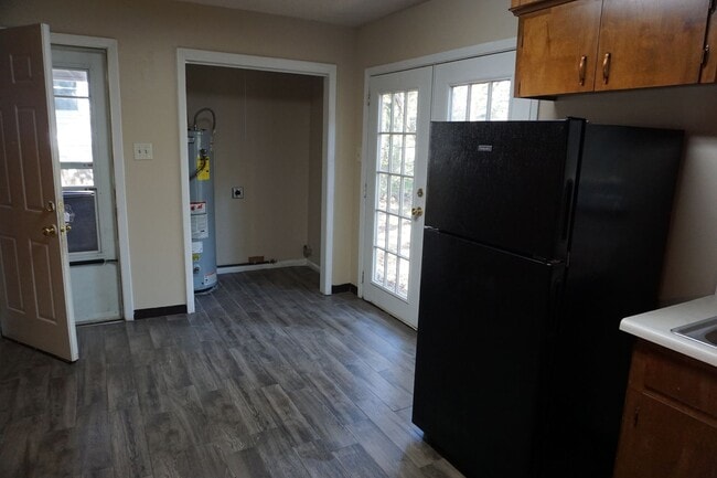 Photo - 77 Somerset Dr