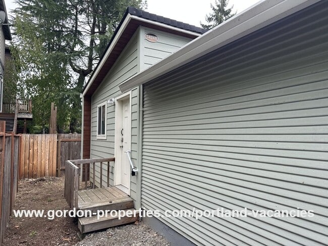 Building Photo - SE 88th Ave - 2 bedroom ADU close to the r... Unit #B