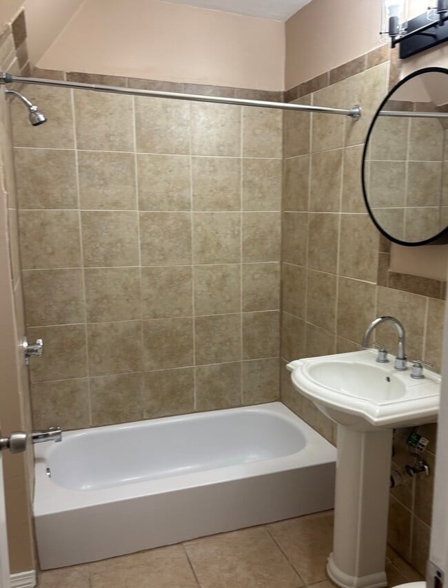 Photo - 14 School St Unidad B