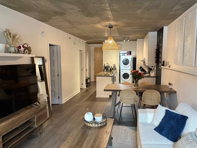 Building Photo - 190 Rue Murray Unit 4 1/2 Griffintown