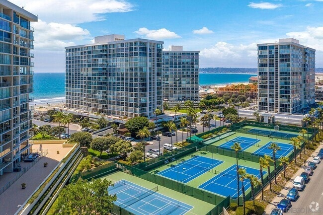 Building Photo - 1820 Avenida Del Mundo Unit 808 Rental