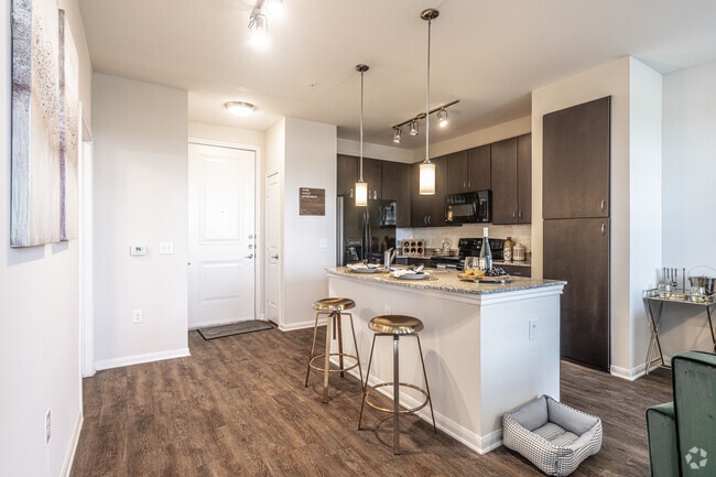 1BR, 1BA - 670SF
