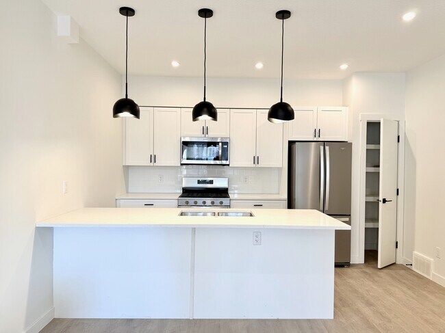 Photo - 10545 126 St NW Unit 7