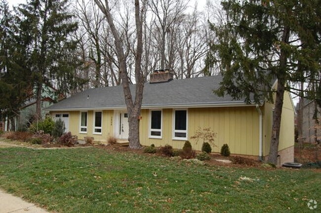 Building Photo - 5 BR Near Ft. Belvoir and Historic Mt. Vernon Rental