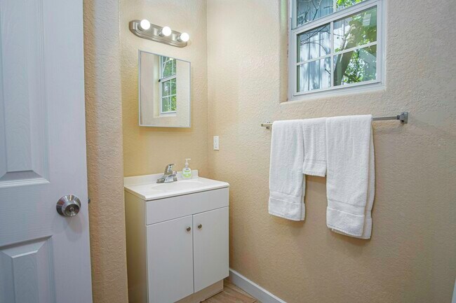 Photo - 121 Douglas Way St Unit B