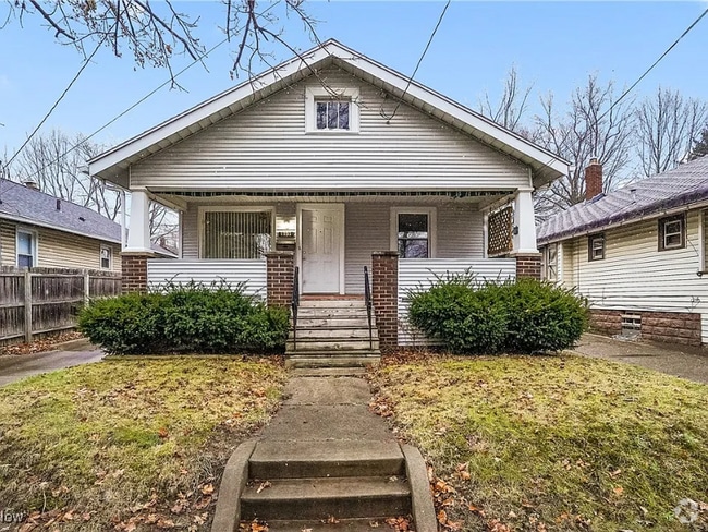 Building Photo - 1733 Adelaide Blvd Rental