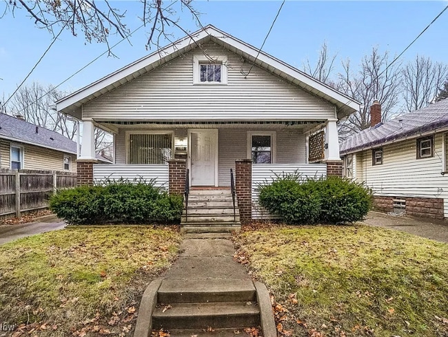 Photo - 1733 Adelaide Blvd House