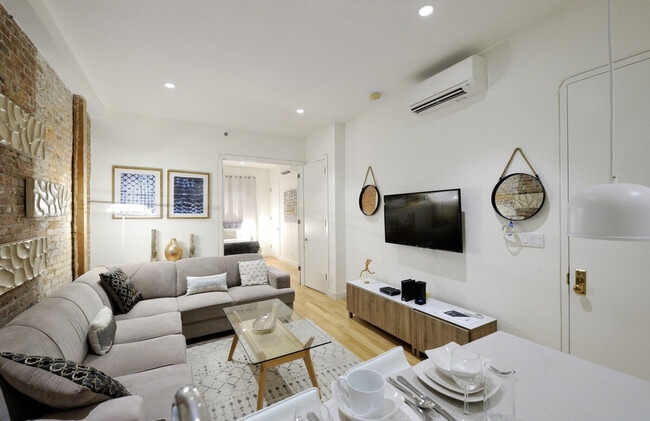 Building Photo - 348 W 45th St