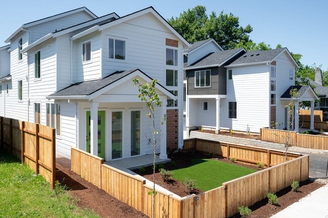 Building Photo - 37 NE 78th Ave Unit 78th Avenue Townhomes