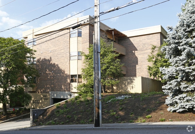 Building Photo - 11 Place