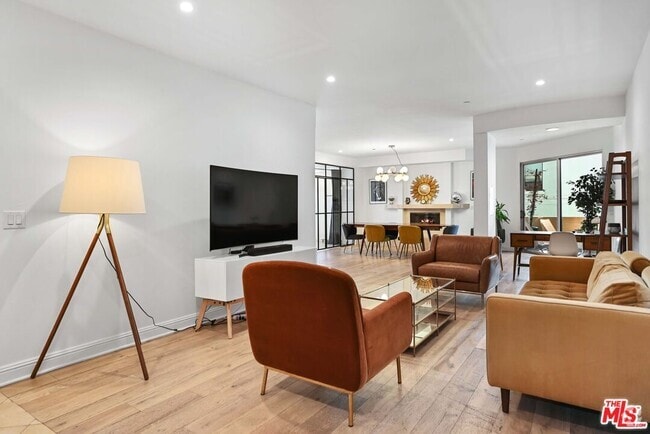 Building Photo - 1521 Greenfield Ave Unit 305 Rental