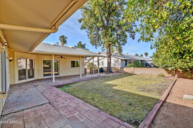 10933 W Tropicana Cir