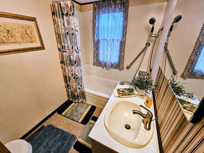 Photo - 114 N 3rd St