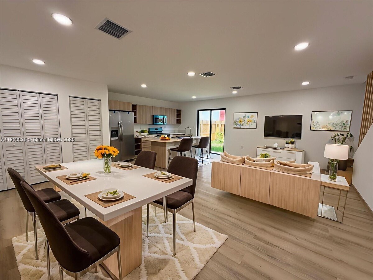 Photo - 936 NW 10th St